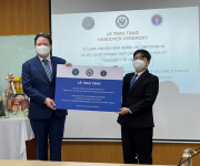 Viện Pasteur Tp. Hồ Chí Minh thay mặt Bộ Y tế Việt Nam tiếp nhận 34 tủ lạnh âm sâu bảo quản vắc xin phòng COVID-19 do Bộ Quốc phòng Hoa Kỳ viện trợ không hoàn lại