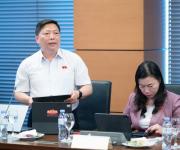Đại biểu Quốc hội Nguyễn Vũ Trung, Viện trưởng Viện Pasteur TPHCM (Đoàn Thành phố Hồ Chí Minh) tham gia ý kiến thảo luận về dự thảo Nghị quyết tại Kỳ họp không thường lệ thứ nhất